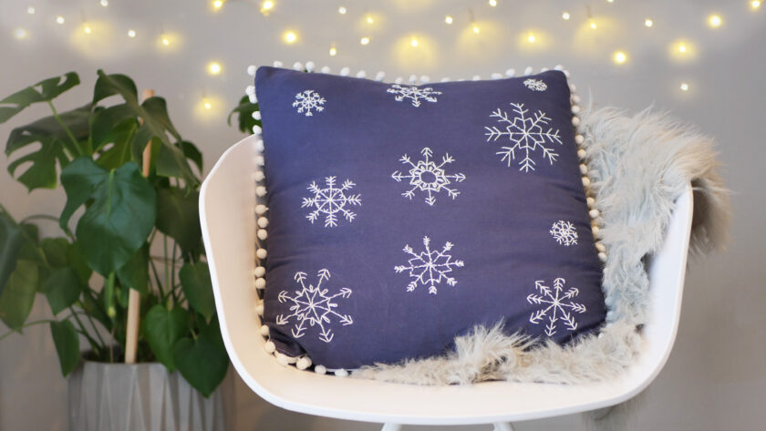 DIY besticktes Schneeflocken Kissen