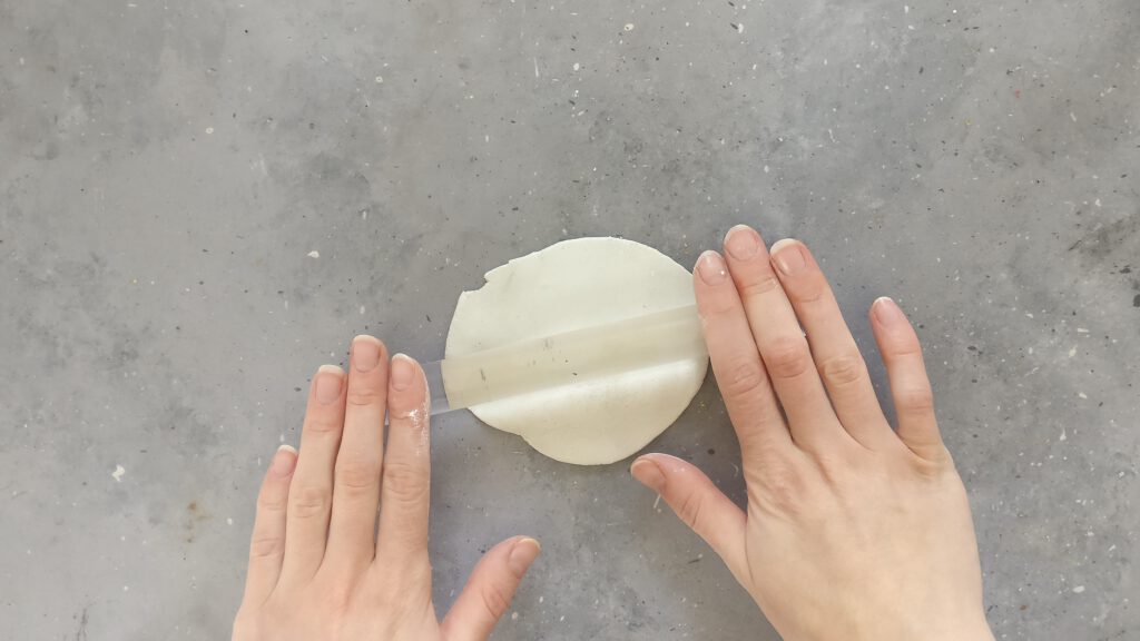 DIY Osterhasen aus Modelliermasse Schritt 1: Lufttrocknenden Ton ausrollen