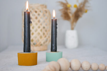 DIY geriffelte Kerzenständer aus Beton