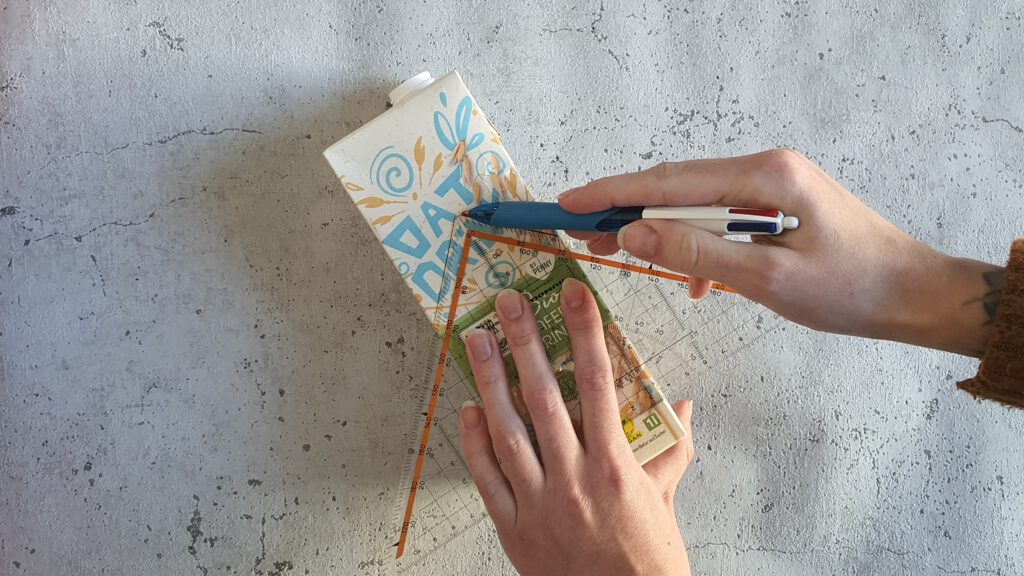 DIY Plätzchen Verpackung aus Milchtüten Schritt 1: Haus vorzeichnen