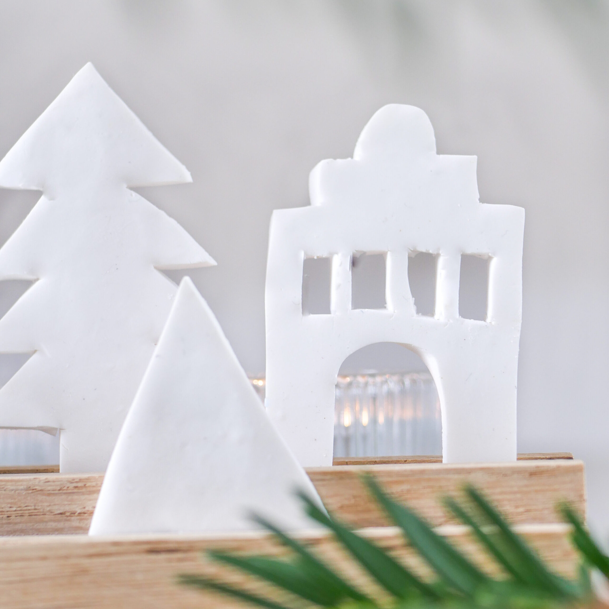 Selbstgemachte Weihnachtsdekoration: Häuser Teelichthalter aus Klötzchen und Modelliermasse