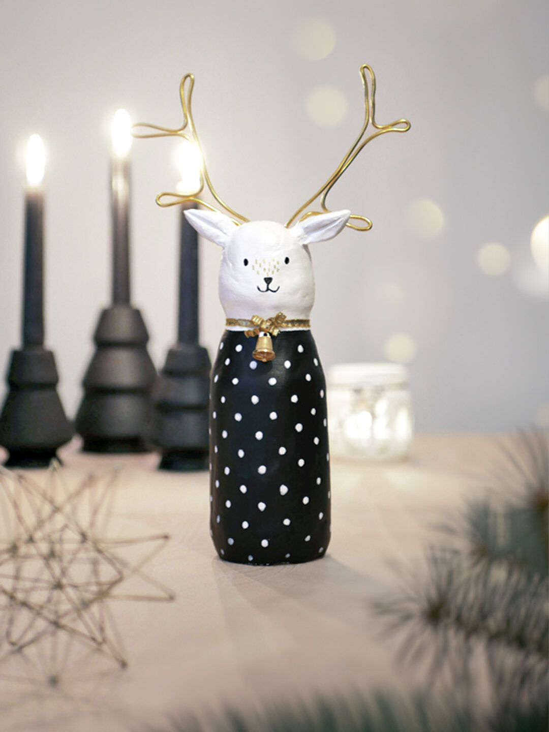 DIY Weihnachtsdeko:  Hirsch aus lufthärtender Modelliermasse und Altglas