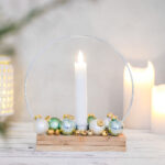 Ring Kerzenständer aus Bastelklötzchen und Baumschmuck für Weihnachten basteln