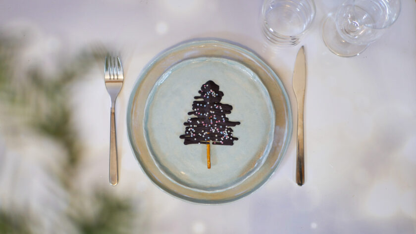 Essbare Tischdeko für's Fest: Vegane Tannenbäume aus Schokolade und Salzstangen