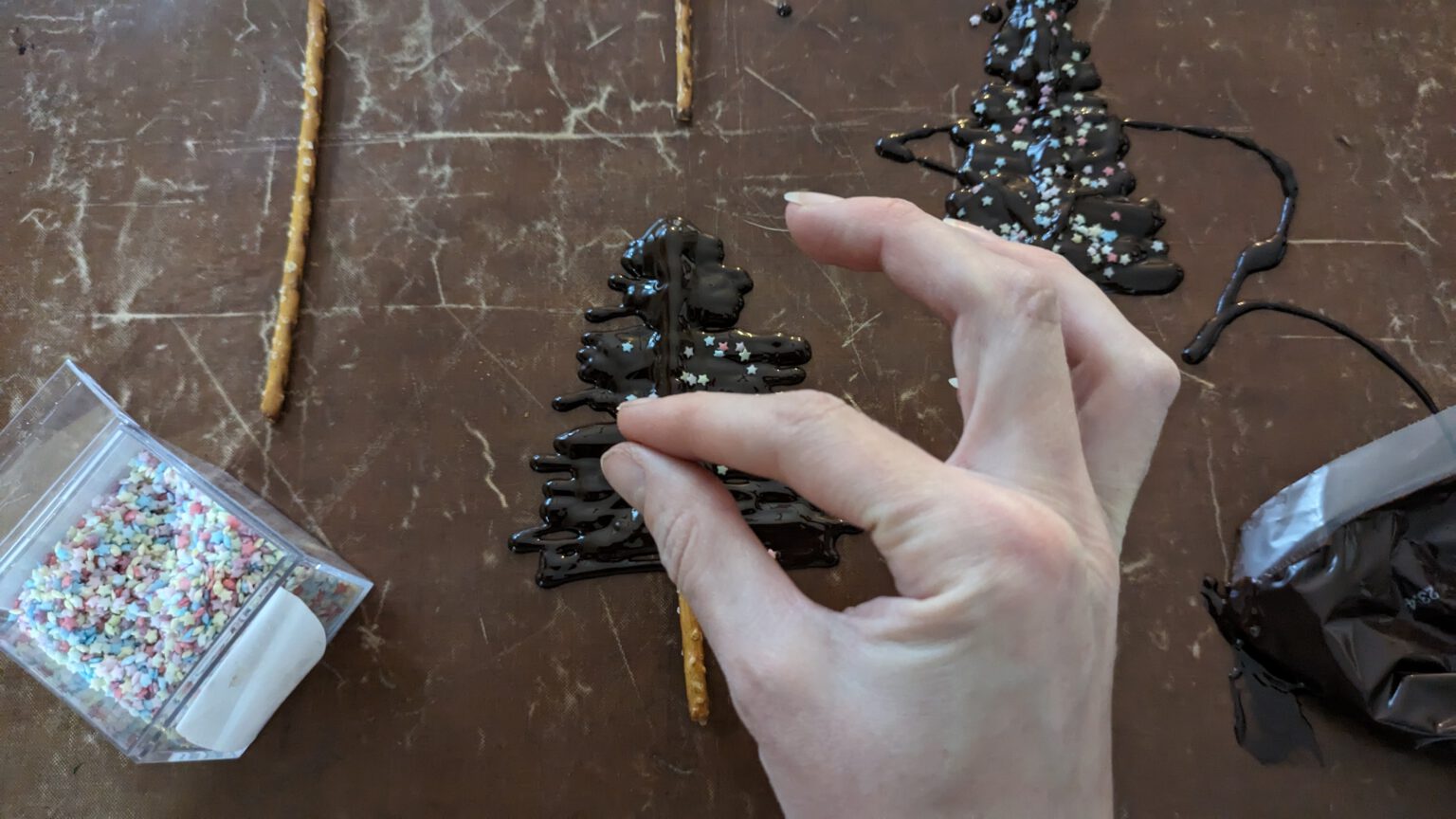 Bäume aus Salzstangen und Schokolade — Scandify Your Life Bäume aus Salzstangen und Schokolade — Scandify Your Life