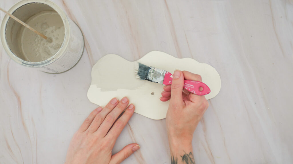 Selbstgemachte Wand-Vase für Stecklinge basteln Schritt 3: In der Wunschfarbe lackieren