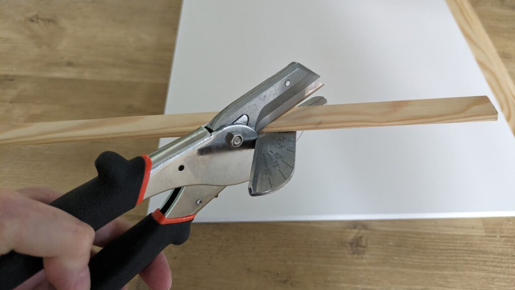 IKEA KALLAX Hack Schritt 7: Holzleisten zuschneiden