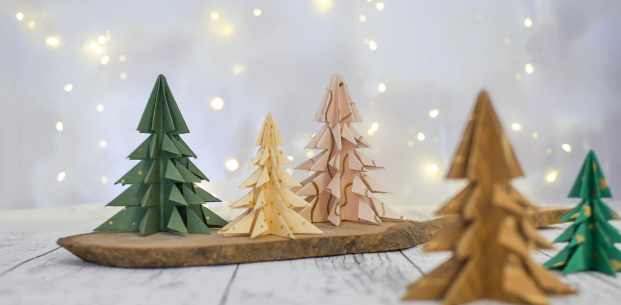 Weihnachtsdeko selber machen: Origami Baum aus Papier falten