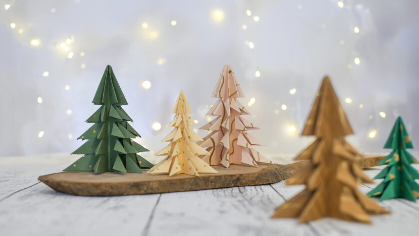 Weihnachtsdeko selber machen: Origami Baum aus Papier falten