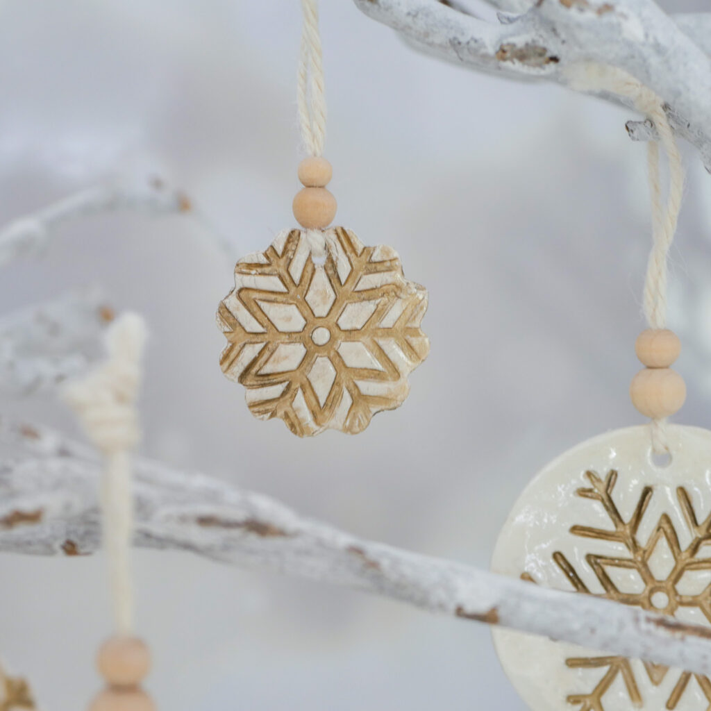 Selbstgemachte Geschenkanhänger für Weihnachten basteln