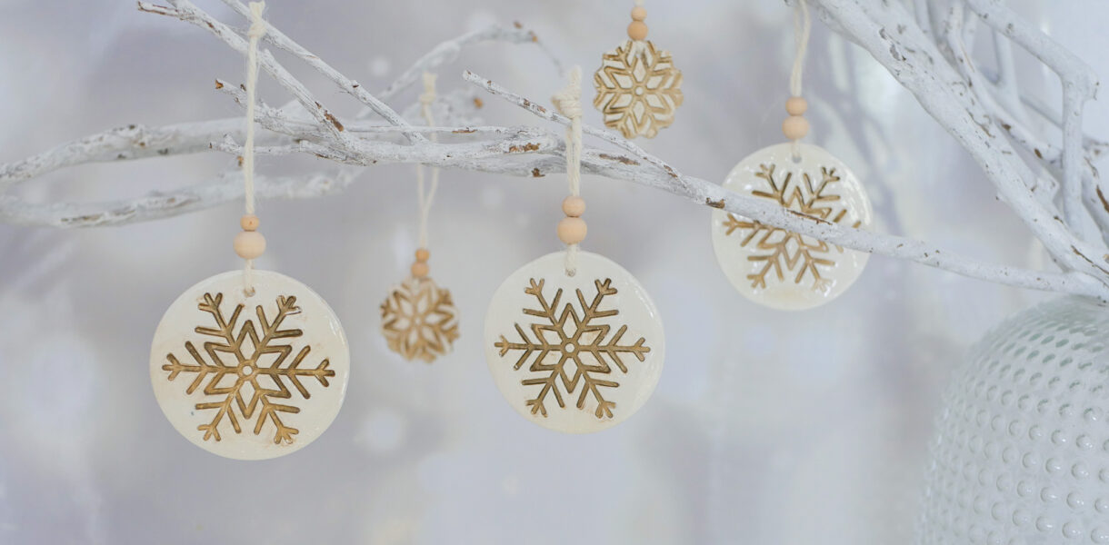 Bastelidee für Weihnachten: Geschenkanhänger oder Christbaumschmuck im Keramik-Look