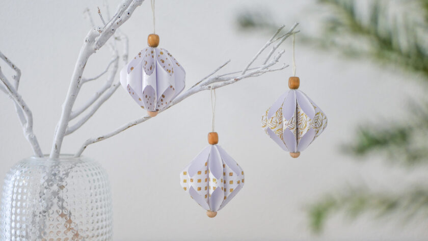 DIY Weihnachtsdeko: Papier Ornamente als Christbaumschmuck basteln