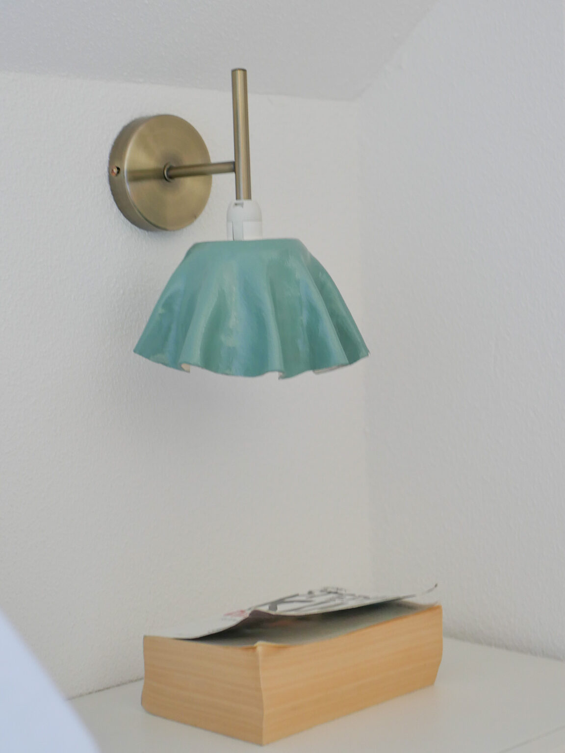 Wandlampe im Schlafzimmer ohne Stromanschluss selber machen
