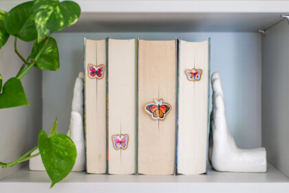 Bastelidee für Bücherwürmer: DIY Schmetterling Lesezeichen aus Papier