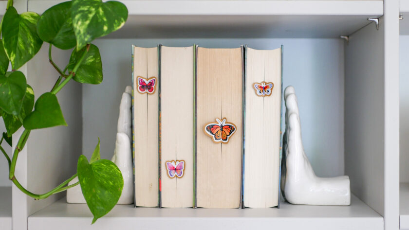 Bastelidee für Bücherwürmer: DIY Schmetterling Lesezeichen aus Papier