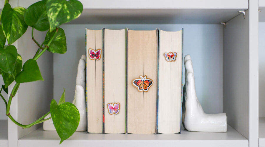Bastelidee für Bücherwürmer: DIY Schmetterling Lesezeichen aus Papier
