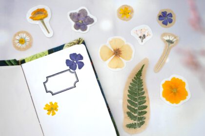 Selbstgemachte Aufkleber aus echten Blumen