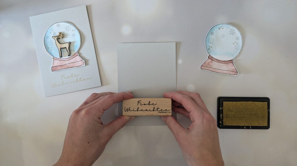 Weihnachtspost selbst gestalten Schritt 5: Karte bestempeln 